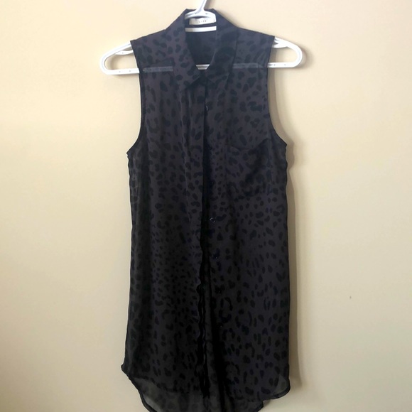 Botton up sleeveless blouse - Picture 1 of 1